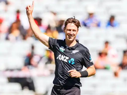 कॉन्वे की फिफ्टी से न्यूजीलैंड जीता:ट्राई सीरीज के तीसरे मैच में जिम्बाब्वे को 8 विकेट से हराया; मैट हेनरी को 3 विकेट 