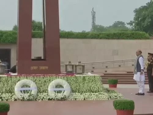 कारगिल विजय दिवस:PM ने लिखा- वीर सपूतों के साहस को सलाम; 2 केंद्रीय मंत्री द्रास पहुंचे, रक्षा मंत्री ने वॉर मेमोरियल में श्रद्धांजलि दी 