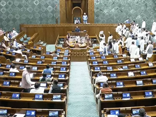 लोकसभा-राज्यसभा की कार्यवाही 2 बजे तक स्थगित:विपक्ष का वोटर वेरिफिकेशन को लेकर हंगामा; अमेरिकी टैरिफ पर चर्चा की भी मांग