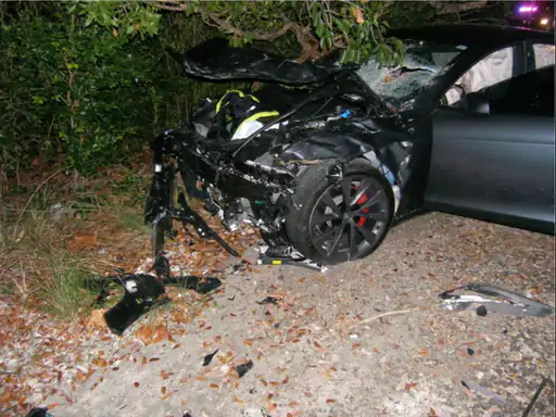 टेस्ला के ऑटोपायलट कार एक्सीडेंट का मामला:कोर्ट ने पीड़ित को 2100 करोड़ मुआवजा देने को कहा, कंपनी बोली- ड्राइवर फोन में व्यस्त था 