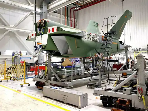 बोइंग में फाइटर जेट बनाने का काम ठप पड़ा:3,200 कर्मचारी हड़ताल पर; 40% इंक्रीमेंट का कॉन्ट्रैक्ट ठुकराया, बोले- आर्थिक सुरक्षा दें