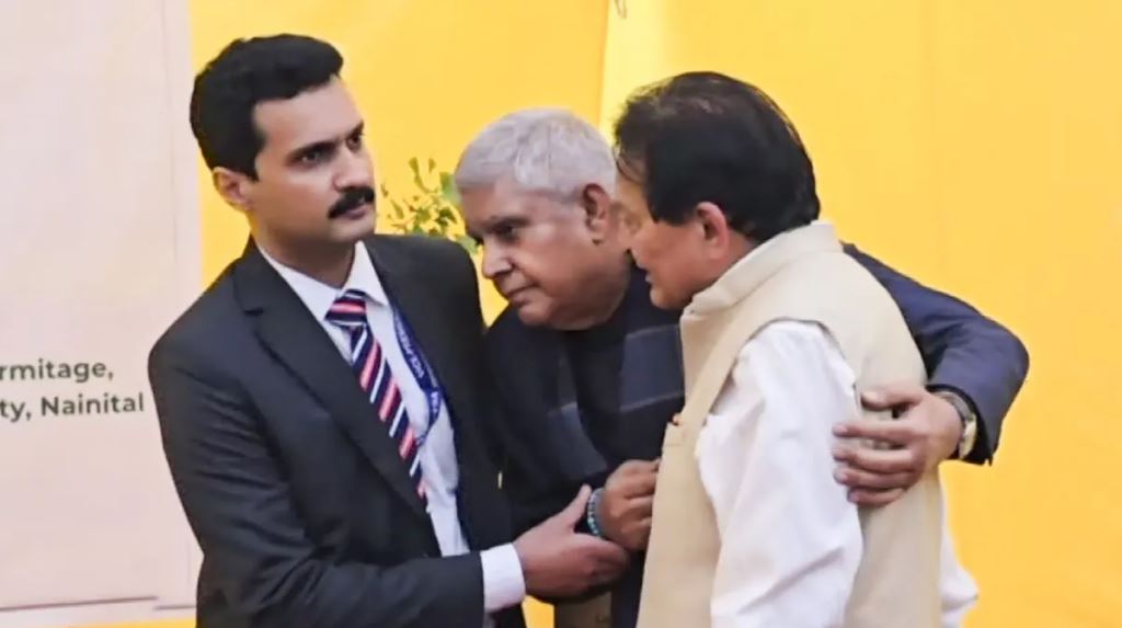 उपराष्ट्रपति जगदीप धनखड़ की तबीयत बिगड़ी, कार्यक्रम के दौरान हुए बेहोश