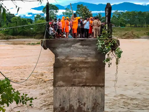 बंगाल के दार्जिलिंग में लैंडस्लाइड, अब तक 24 मौतें