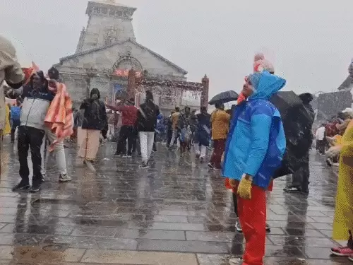 केदारनाथ-बद्रीनाथ में सीजन की पहली बर्फबारी