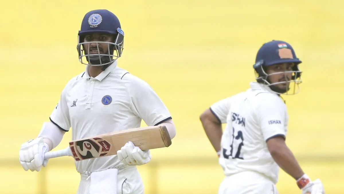 विराट फिफ्टी से चूके, ईशान भी हुए फ्लॉप, इस खिलाड़ी ने जड़ दिया दोहरा शतक, टीम मजबूत स्थिति में