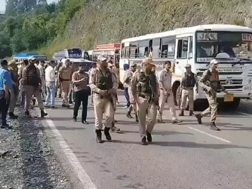 अमरनाथ यात्रा- चंदरकोट में काफिले की बसें टकराईं, 25 घायल:पहलगाम रूट पर हादसा, बस के ब्रेक फेल हुए थे; अबतक 30 हजार दर्शन कर चुके |