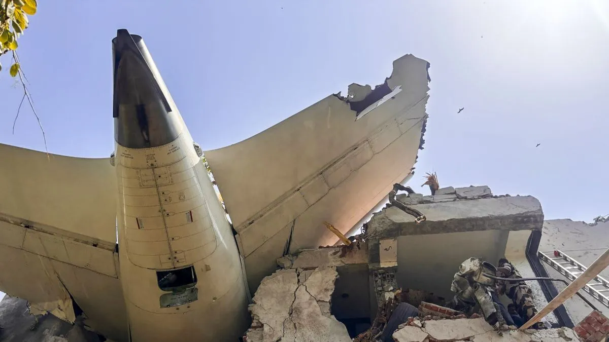 एयर इंडिया प्लेन क्रैश: टेक ऑफ के समय कितना था विमान का वजन? फ्यूल कितना था? क्या सब सही था? सारी जानकारी आई सामने