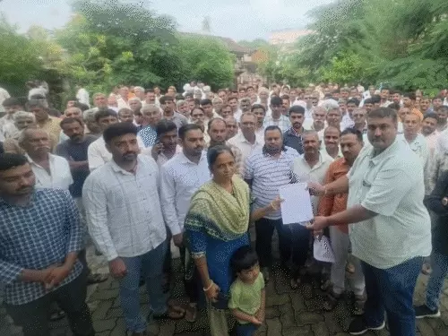 પાક નુકસાનને લઈ ખેડૂતોએ સરકાર સામે બાયો ચડાવી:અમરેલી મામલતદાર કચેરીએ જઈ પોક મૂકી રડ્યાં