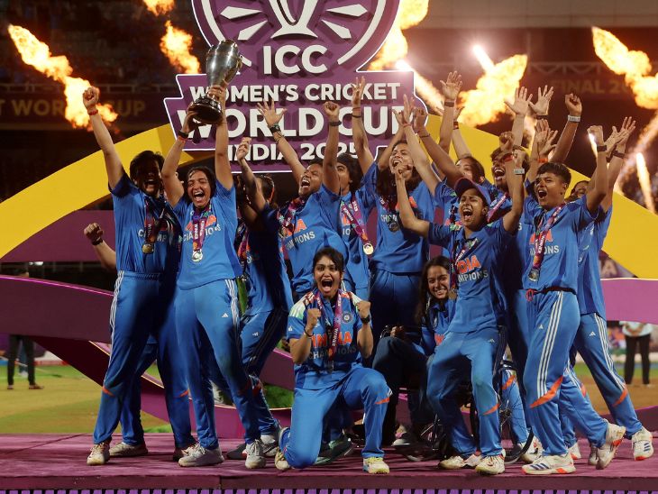 વુમન્સ વન-ડે વર્લ્ડ કપમાં ભારતની શાનદાર જીતનો જશ્ન:અમદાવાદ, સુરત, વડોદરા સહિતના શહેરોમાં લોકો તિરંગા સાથે રોડ પર ઉતર્યા